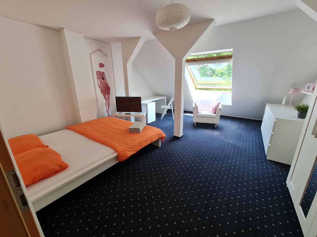 6 Bedroom Private Apartment & Lounge Rostock Esterno foto