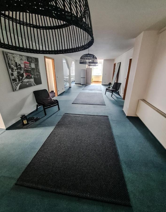6 Bedroom Private Apartment & Lounge Rostock Esterno foto